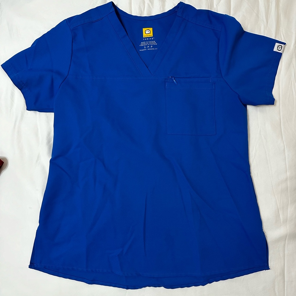 WonderWink Thrive Tuck in V Neck Scrub Top